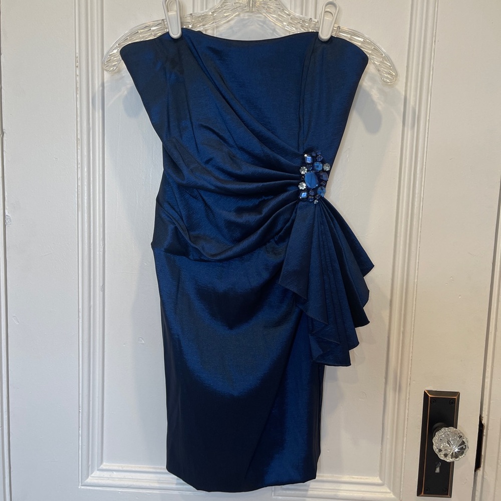 NWT Betsy & Adam Strapless Special Occasion Dress. Size 10 Petite